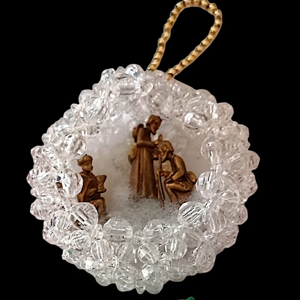 12 Vtg Acrylic Beaded Christmas Ornaments‎ Diorama With Figures Kitschy Pushpin